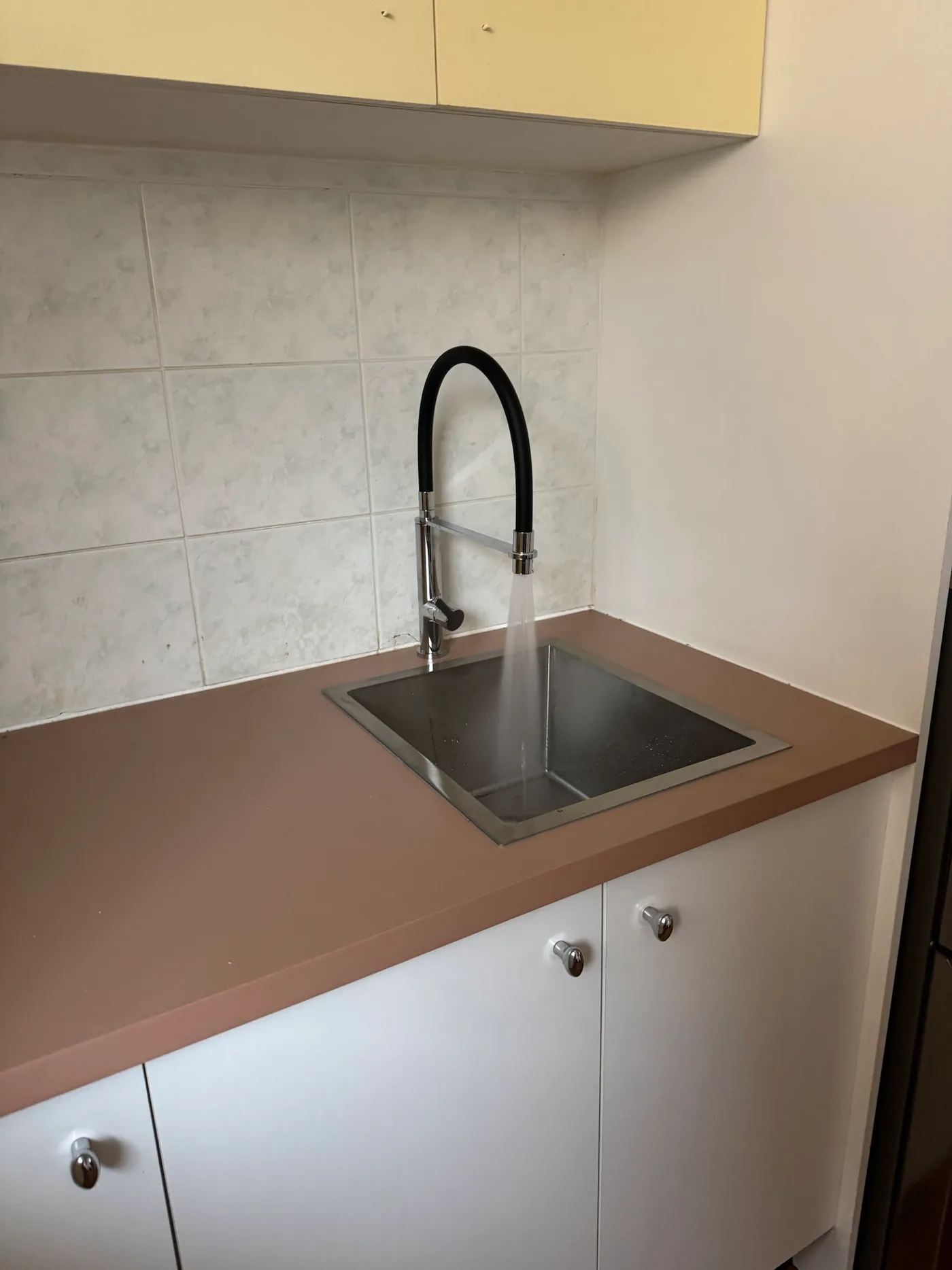 New sink and pull-out mixer tap installed by Quick2Fix